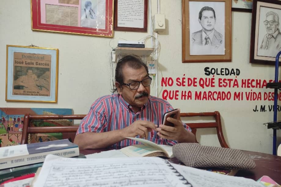 El escritor y colaborador de El Espectador José Luis Garcés González dice: "Escribes para ser, para no desaparecer en la niebla del anonimato".