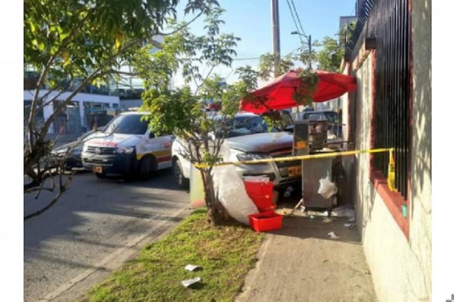 Cinco heridos tras choque de camioneta contra puesto de comidas en Bogotá