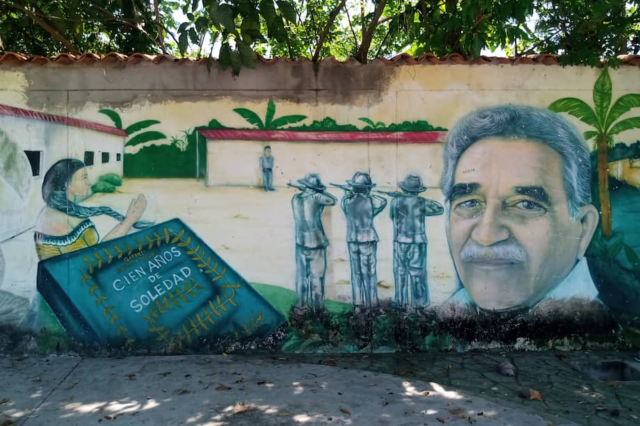Muro de Aracataca, captado en noviembre de 2023, que recuerda a Gabriel García Márquez, su novela “Cien años de soledad” y la violencia vivida en la zona bananera.