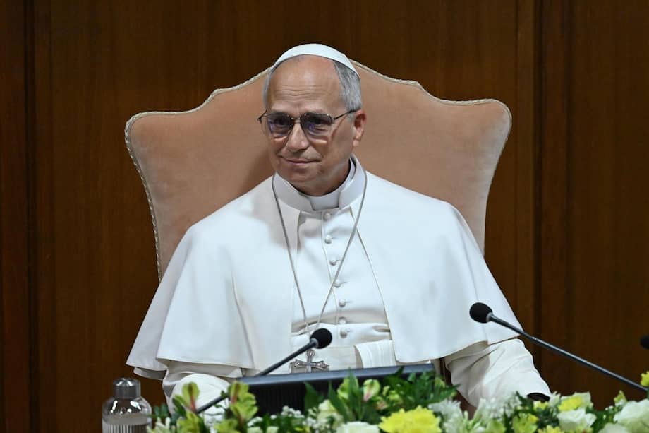 La IA puede simular la inteligencia, pero carece de conciencia moral, empatía, espiritualidad y capacidad de amar.