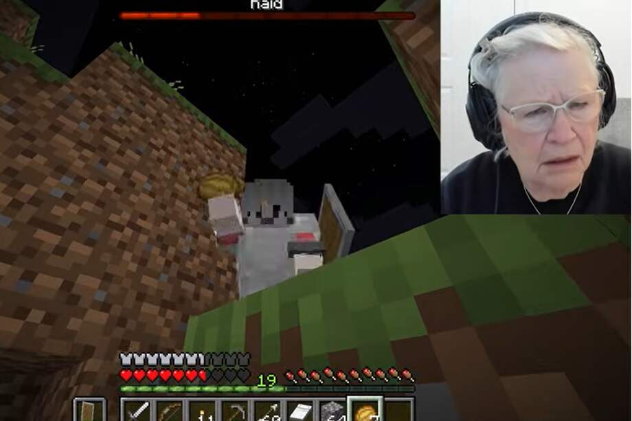 Bajo el seudónimo Gramma Crackers, la abuela empezó a transmitir sus partidas en YouTube desde hace dos años.