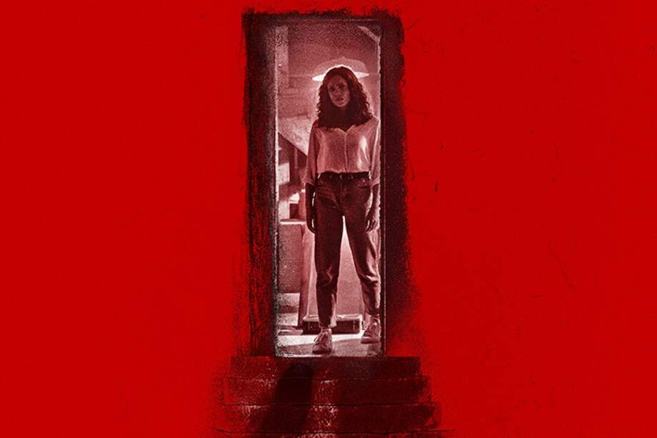 "Bárbaro" relata la historia de una joven que junto a dos extraños tendrán que descubrir qué los acecha en un alojamiento de alquiler.