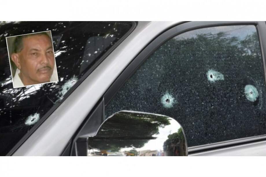 Así quedó el vehículo del dirigente tras el ataque.