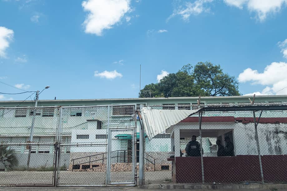 Fotografía del exterior de la Cárcel Nacional de Maracaibo, más conocida como Cárcel de Sabaneta, este lunes en Maracaibo (Venezuela).