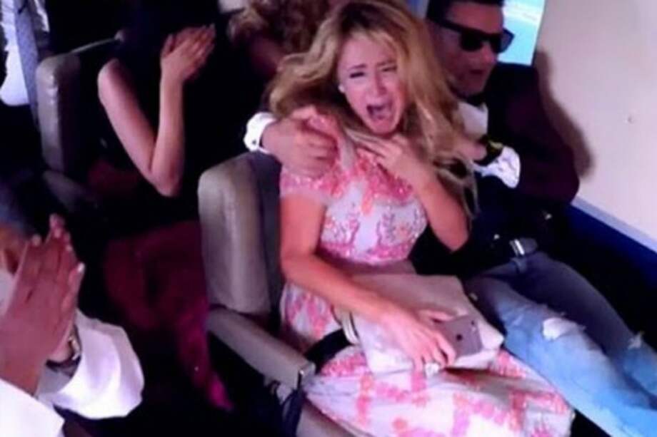 Paris Hilton es víctima de una broma pesada a bordo de un avión