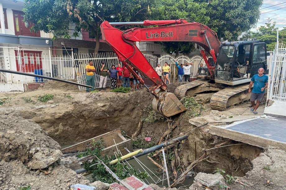 La tierra cedió nuevamente en Villas de Alejandría y arrastró la terraza de una vivienda, dejando un vacío peligroso.