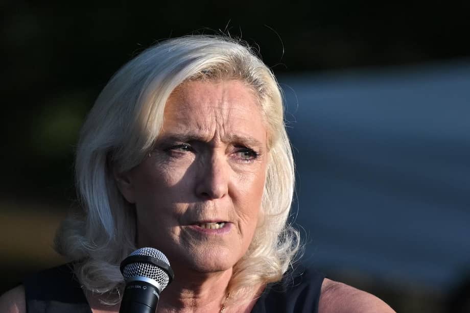 La diputada francesa Marine Le Pen interviene durante la Fiesta Campestre organizada por el partido de extrema derecha Rassemblement National, en Lievin, Francia.
