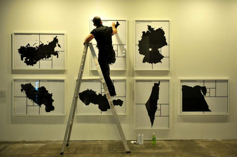 “ Medidas internacionales sobre papel”, obra del artista paisa Edgar Ospina en la sección de Artecámara. / Luis Ángel