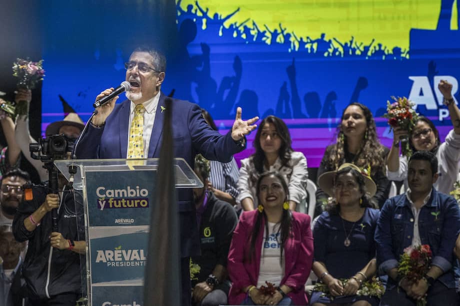 Cierre de la campaña presidencial de Bernardo Arévalo en Ciudad de Guatemala.