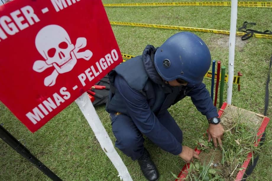 Desde 1990 hasta diciembre de 2014, el total de víctimas de minas en el país es de 11.006 personas. / AFP