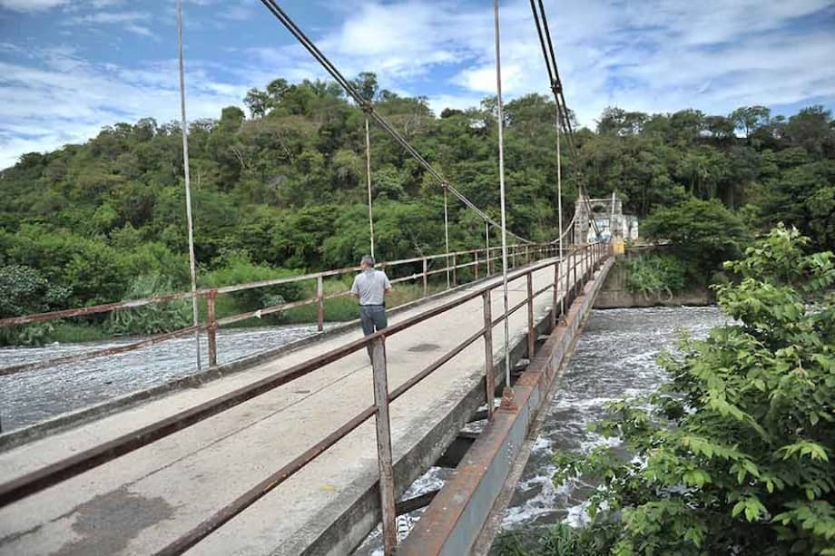 El Puente de los Suspiros fue construido en 1862 y fue la primera infraestructura colgante del país. / Cristian Garavito - El Espectador
