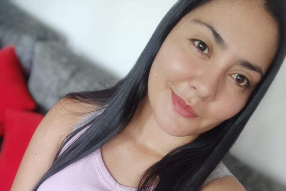 Según información entregada por el Ejército, los hechos ocurrieron en la tarde de este martes 13 de junio, cuando Jénifer Arboleda Millán, esposa de un teniente del Ejército, y un conductor de servicio público, fueron secuestrados por este grupo armado en la vía que de Saravena conduce a Arauquita, en el departamento de Arauca.