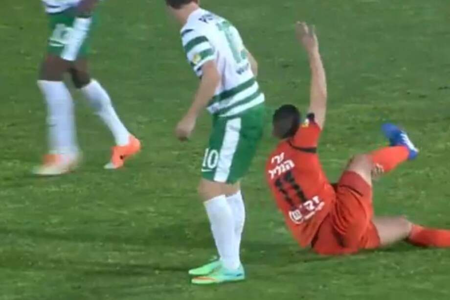 Con falta criminal, fractura a un jugador en la Liga de Israel