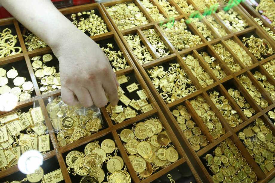 Tras dos sesiones de números rojos, la cotización del oro cerró la semana por debajo de los US$1.400. / EFE