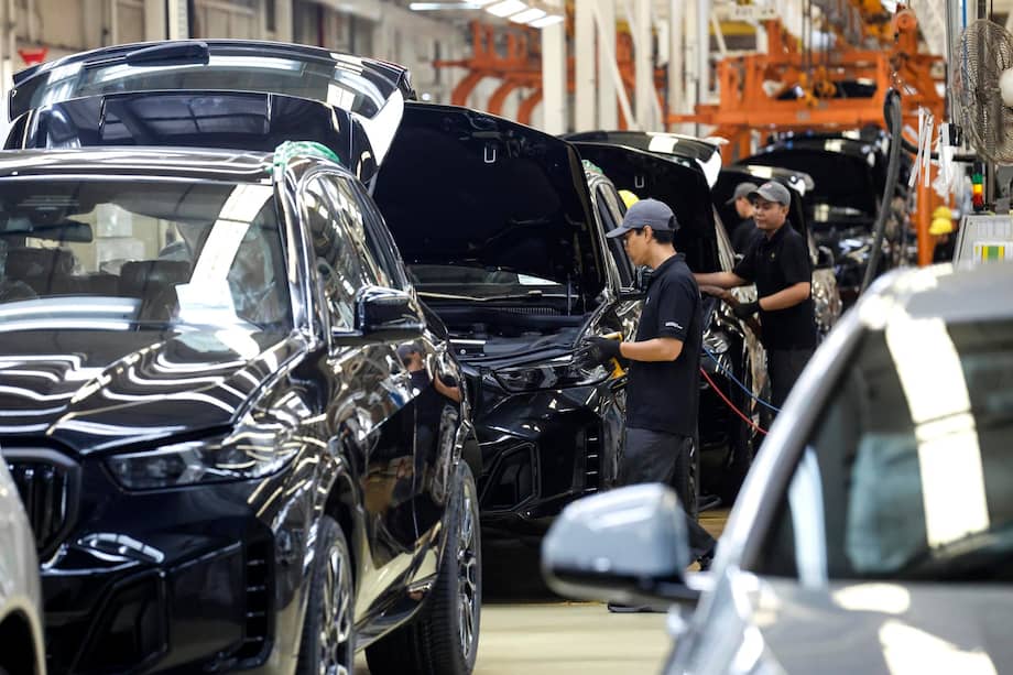 En febrero, la fabricación de vehículos automotores se disparó en Colombia.