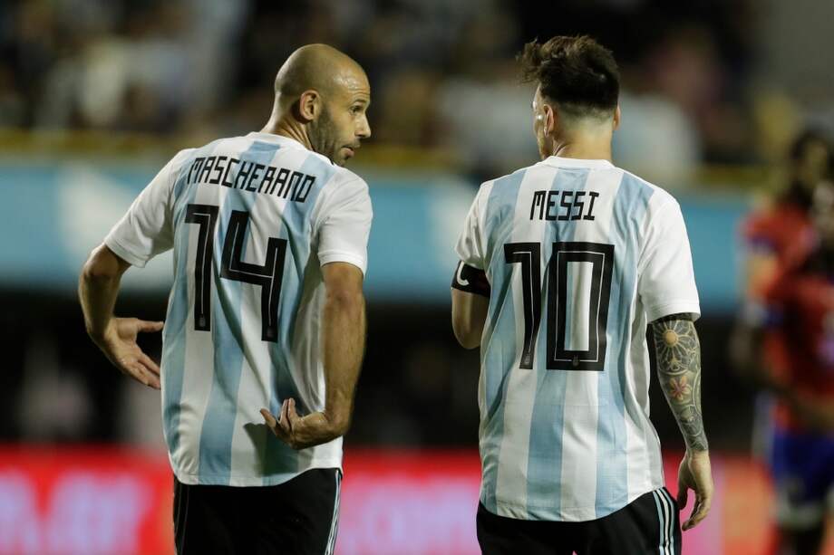 Javier Mascherano y Lionel Messi son los máximos referentes de la generación de jugadores que representan a la selección de Argentina en el Mundial. / AP