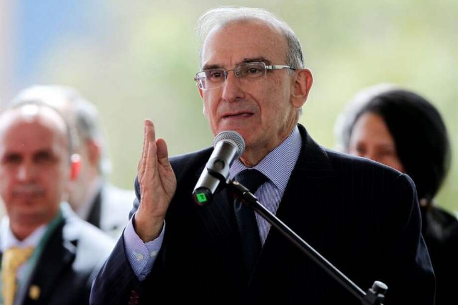 De la Calle pide a FF.MM. no dejarse confundir por campaña de desinformación