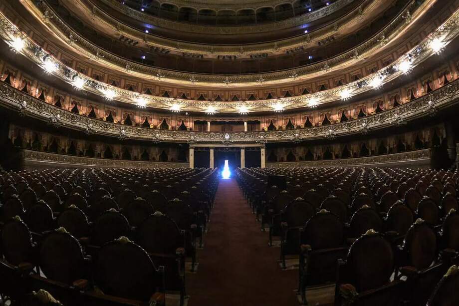 Desde su inauguración en 1908, el Colón "se cerró sólo una vez (en 2008) para renacer y remodelarse", comentó la directora María Victoria Alcaraz. / AFP