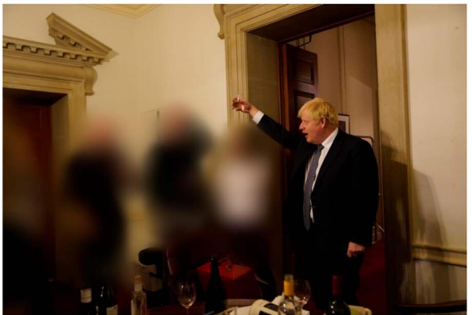 Una reunión en Downing Street el 10 de noviembre de 2020, celebrando la despedida de un funcionario.