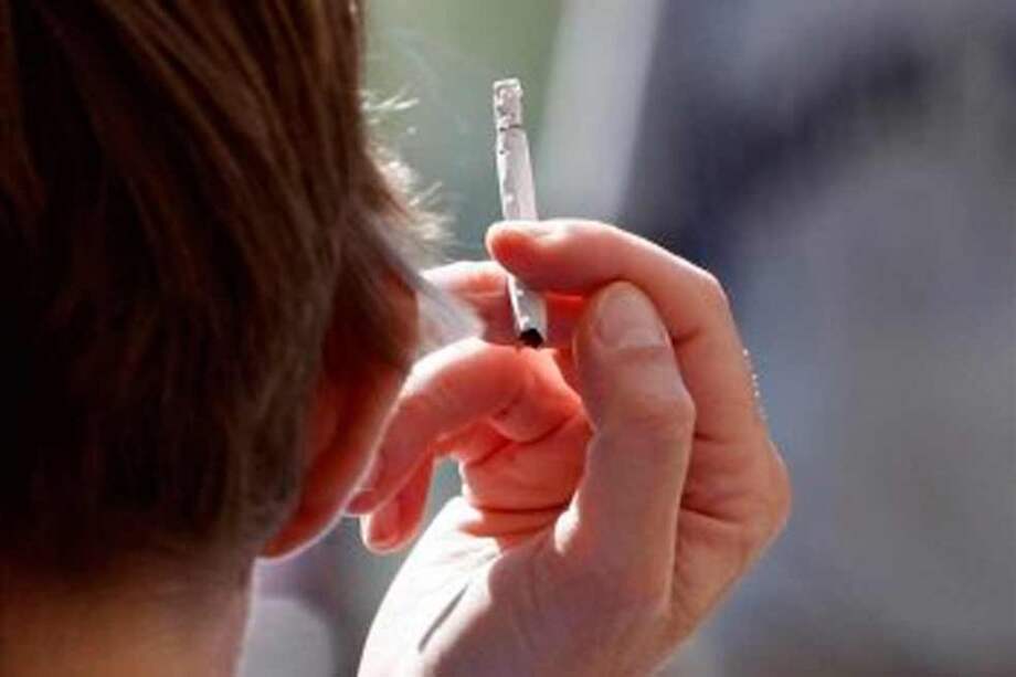 Fumar se va a convertir en un lujo en Francia