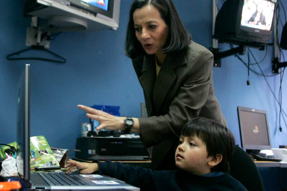 Clara Rojas y su hijo Emmanuel.