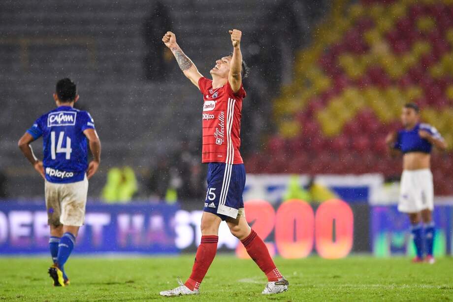 Daniel Torres, celebra al final del partido en el que Medellín derrotó a Millonarios, en El Campín.