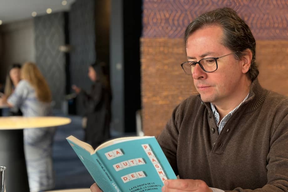Andrés Mejía Vergnaud, además de filósofo, tiene una trayectoria de 25 años como analista político.
