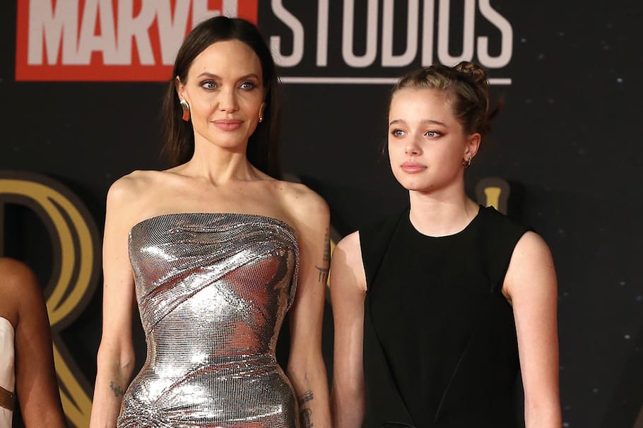 Shilou impactó con su ´look' y con el gran parecido con Angelina Jolie, su mamá, que quiere ir de 'chaperona' en sus primeras citas románticas.