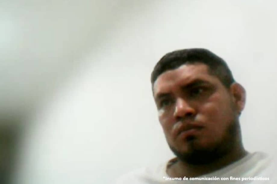 Es señalado por las autoridades de haber sido sicario del grupo armado y luego haber ascendido a coordinador de múltiples crímenes.