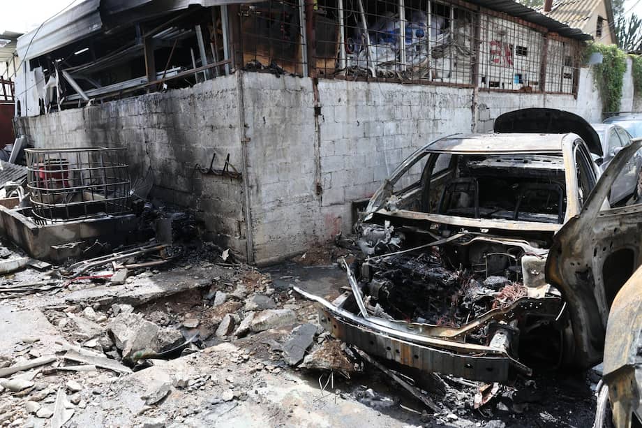 Daños en el lugar donde impactó un misil iraní en Petah Tikva, Israel, el 31 de marzo de 2026.