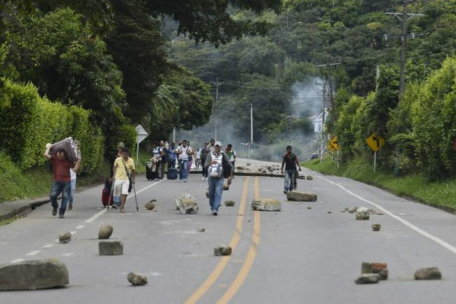 Este viernes se logró la reapertura de la vía Panamericana, que estaba bloqueada desde el pasado 28 de mayo, cuando la Cumbre Agraria se volcó a las carreteras para protestar por los presuntos incumplimientos del Gobierno de lo pactado en el paro agrario de 2013. /AFP