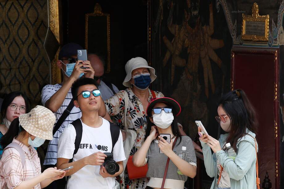 Turistas visitan China después del levantamiento de las medidas de covid cero. EFE/EPA/NARONG SANGNAK