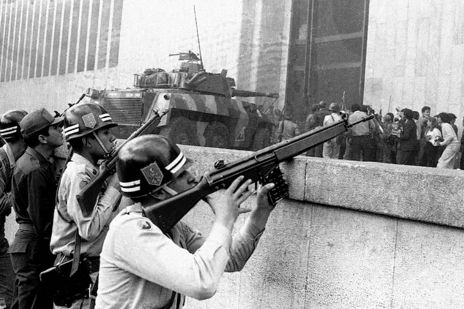 Fiscalía llama a juicio a nueve exmilitares por torturas en el Palacio de Justicia.