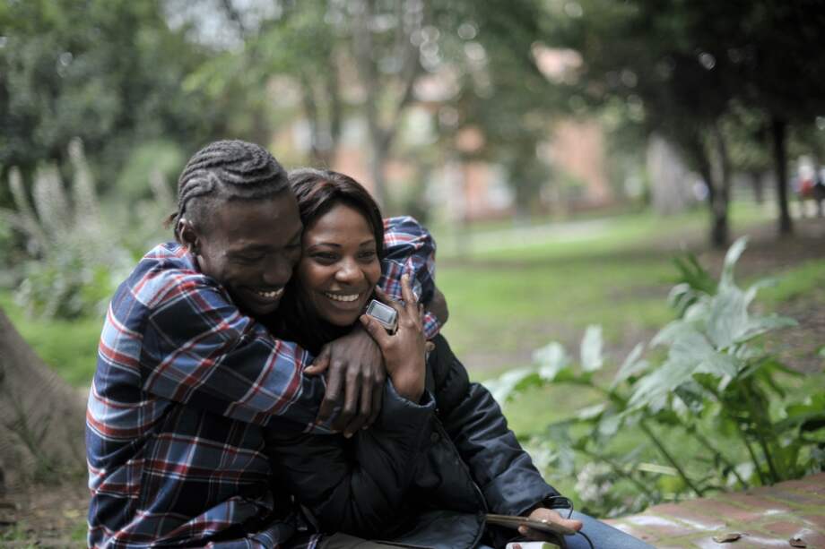 Tras 14 años, Hernán Darío y su hermana Yuri se reencontraron en Bogotá. Ella lo daba por muerto. / Óscar Pérez