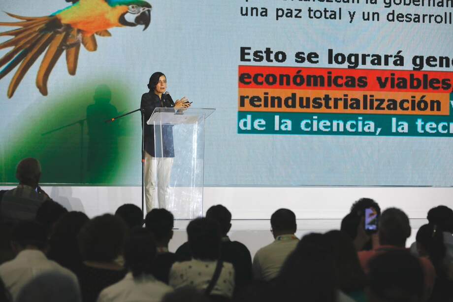 La ministra de Ambiente, Susana Muhamad, en la FEV.