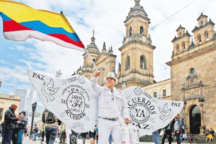 El 24 de noviembre de 2016 se firmó el Acuerdo de Paz entre las FARC y el Gobierno colombiano para una paz estable y duradera.