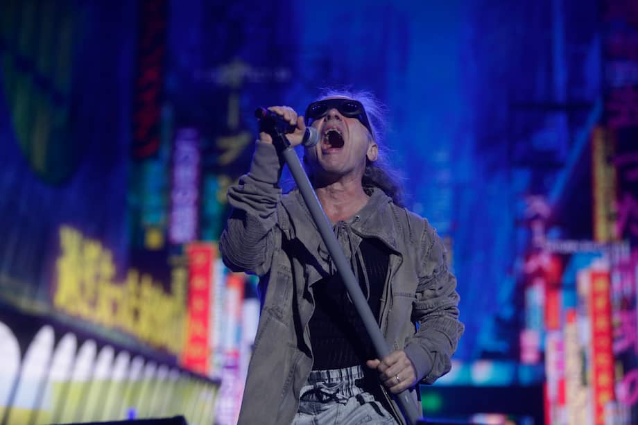 Considerados pioneros de la nueva ola del heavy metal británico, los Iron Maiden han vendido más de 100 millones de discos en todo el mundo y realizado más de 2.500 conciertos en 64 países de 6 continentes.