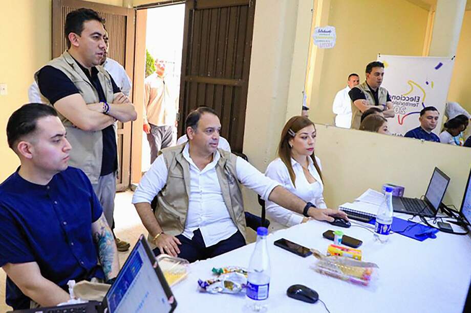 El software que compró la Registraduría en 2022, en cabeza de Alexander Vega, es para subir los datos de los escrutinios, que están a cargo del Consejo Nacional Electoral.