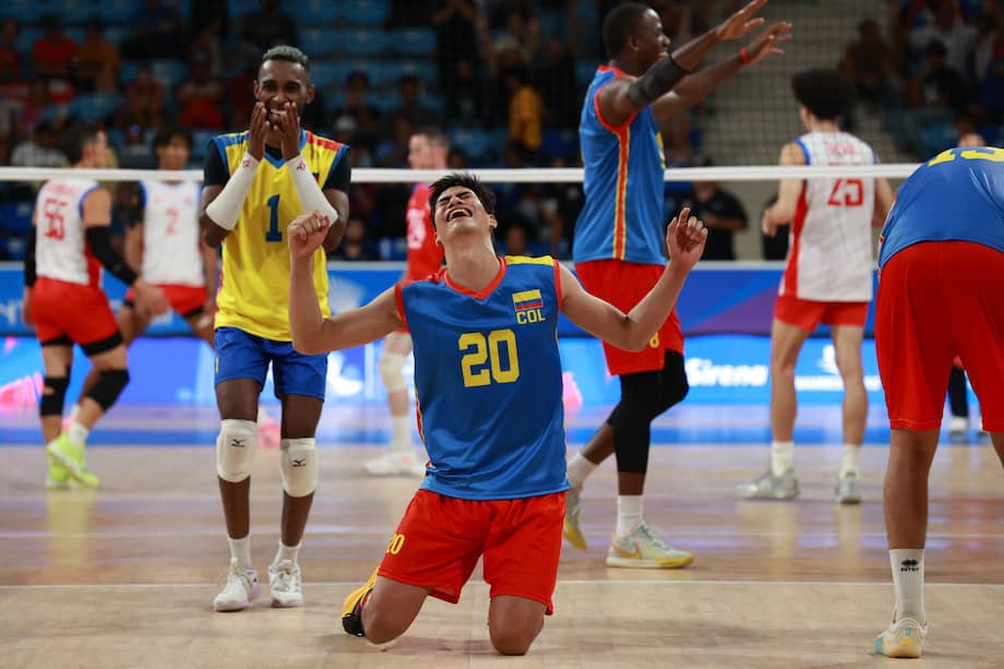 Juan Benavides de Colombia celebra este jueves, luego de conseguir la medalla de oro en voleibol masculino ante Puerto Rico durante los XXV Juegos Centroamericanos y del Caribe Santo Domingo 2026, en República Dominicana.