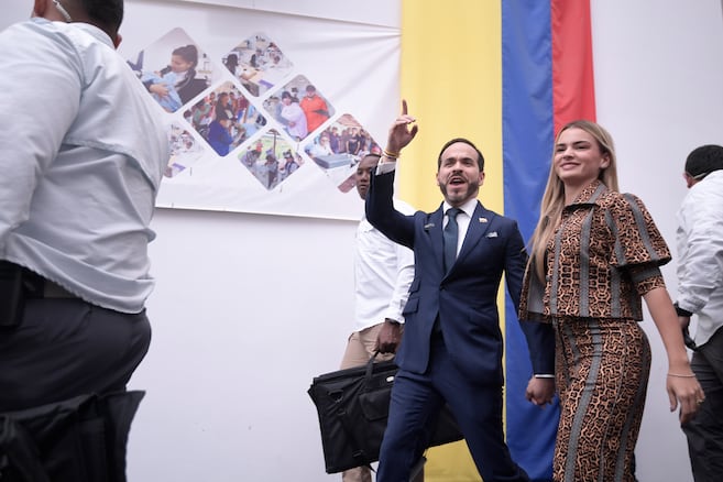Mujer colombiana, salve usted la patria