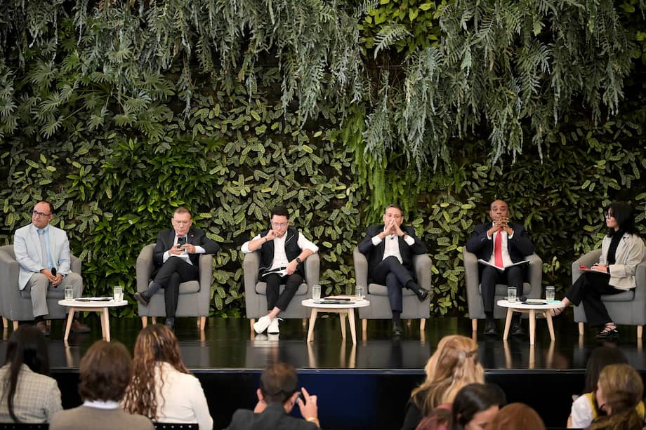 Roy Barreras, Carlos Caicedo, Mauricio Lizcano y Luis Gilberto Murillo.