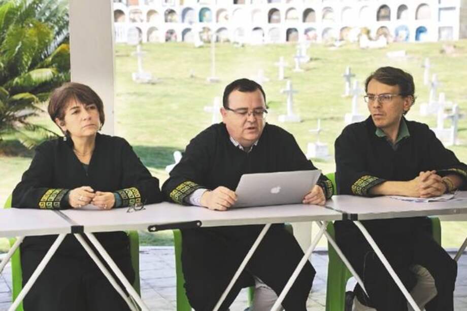 María del Pilar Valencia, Alejandro Ramelli y Gustavo Salazar, magistrados de la sección de Ausencia de Reconocimiento de la JEP.