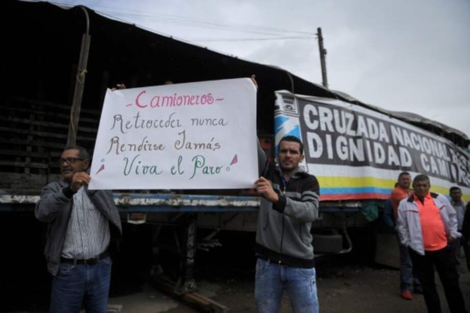 Los camioneros dicen que no levantarán la protesta por presiones. /Archivo