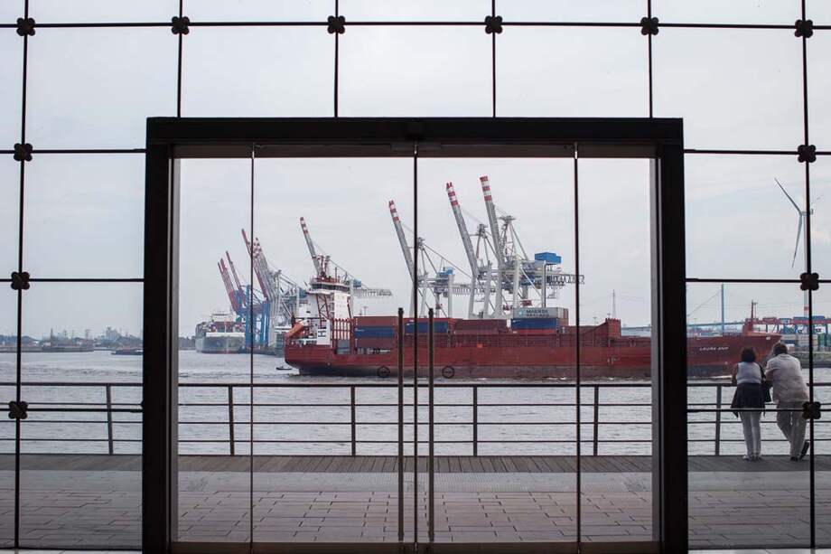 El canciller alemán, Olaf Scholz, defiende la compra de un 35% de la participación en el puerto de Hamburgo por parte de China.