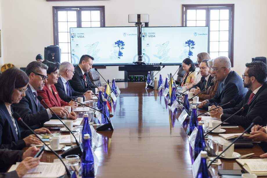 Reunión entre las delegaciones de Colombia y Ecuador este miércoles.
