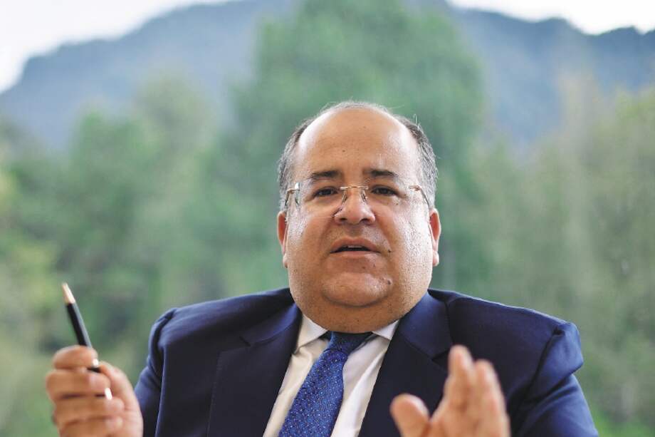 Jaime Cataño, profesor de la Universidad Javeriana, responde a interrogantes sobre si es justo o exagerado pedir el retiro de la congresista Jennifer Arias y si ella incurrió en la comisión de algunos delitos o en faltas a la moral social.