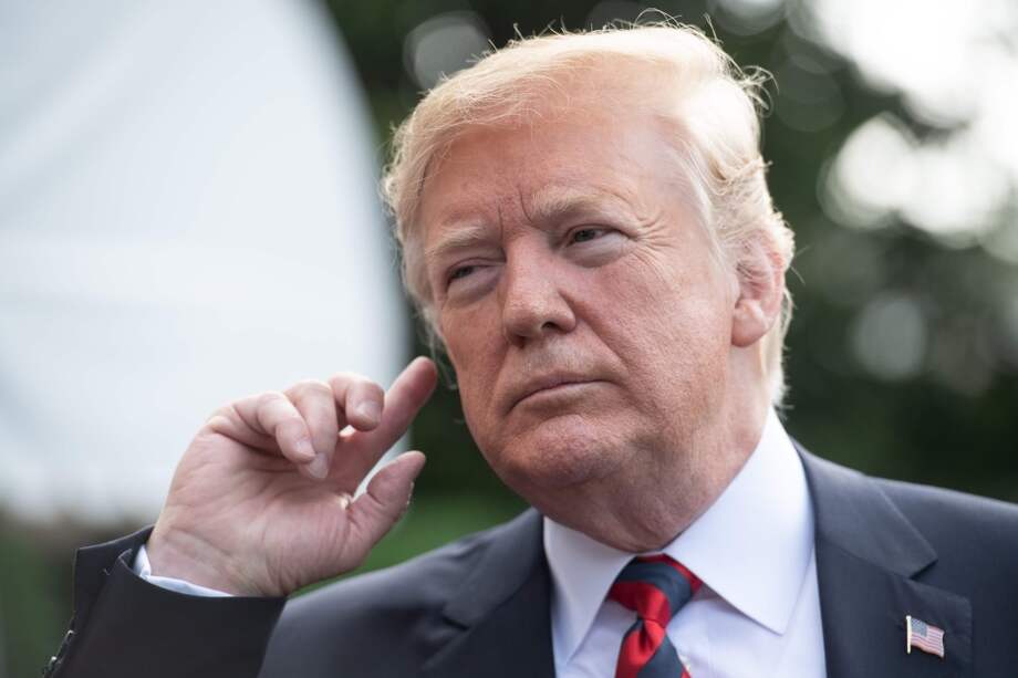 Donald Trump tuvo que cambiar su posición, la cual había sido criticada hasta por su esposa, Melania. / AFP