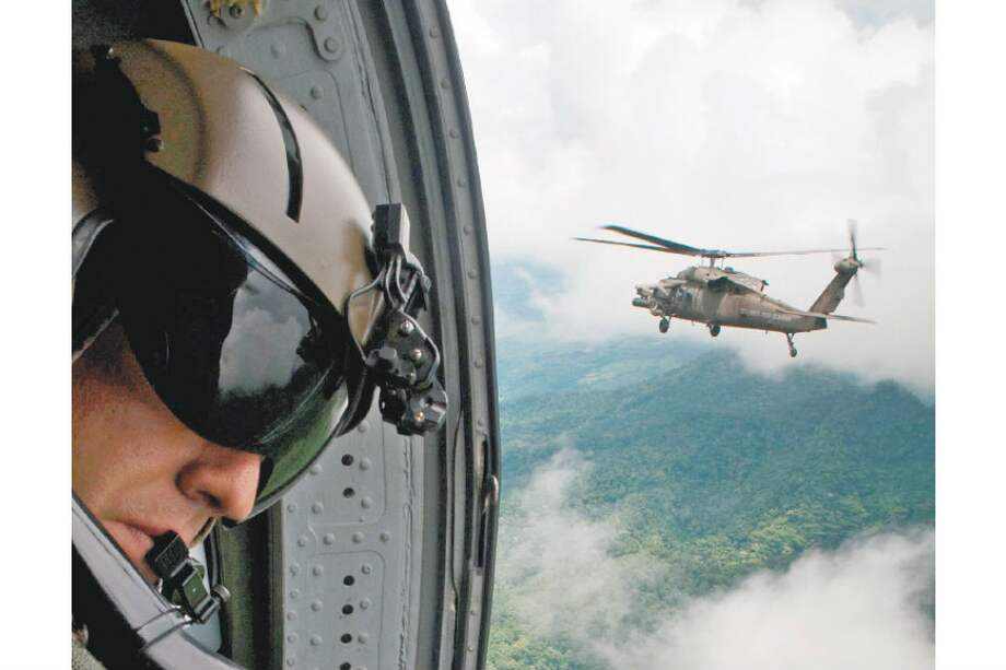 Fuerza Área y U. Javeriana lanzan el libro 'El conflicto en contexto'
