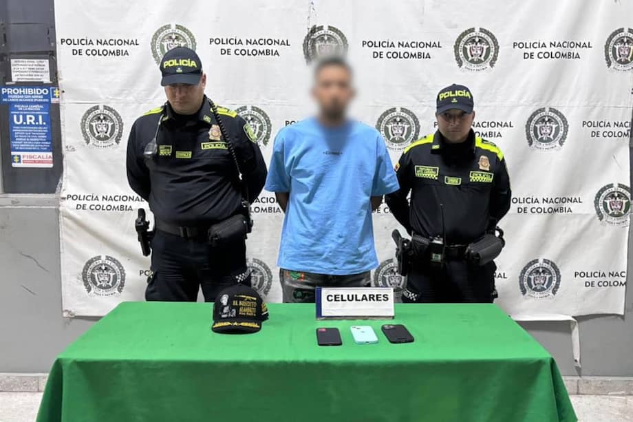 Este hombre lleva más de cuatro años en el mundo criminal y usa las redes sociales para difundir el mensaje del grupo armado.