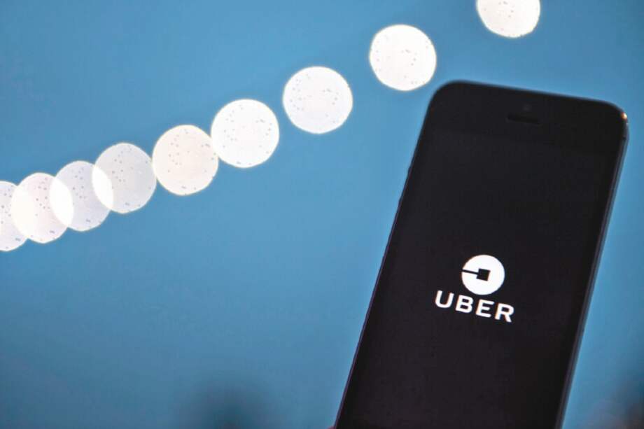 El usuario debe correr con los gastos de grúa o patios de ser necesario. / Bloomberg.